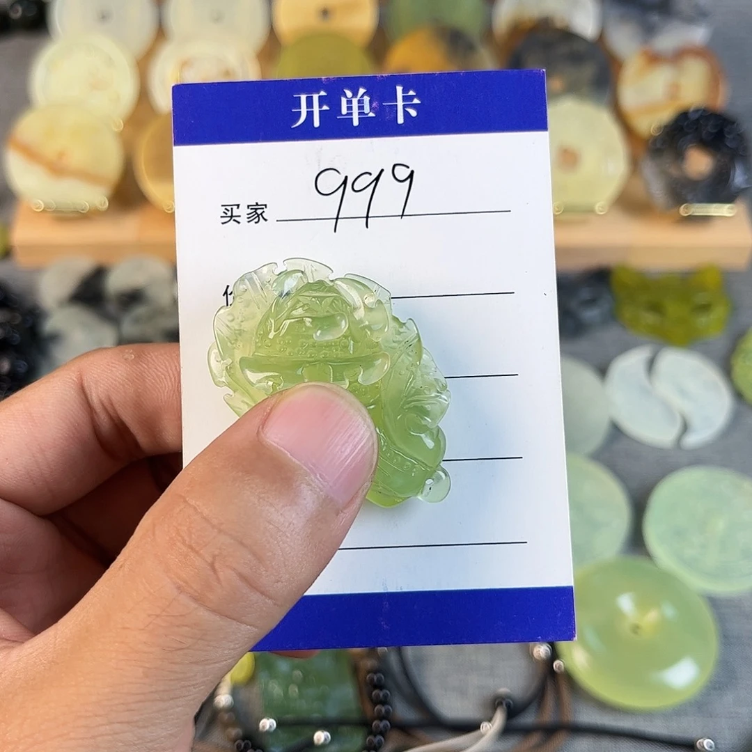 向****蛇纹石玉未镶嵌颈饰