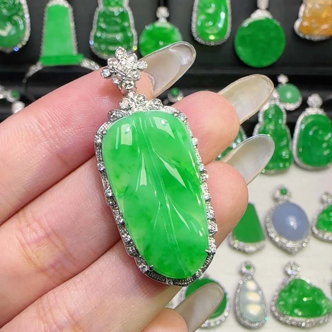 翡翠18K金镶嵌颈饰