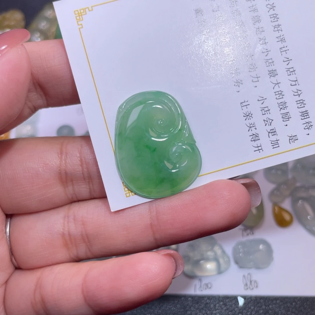 翡翠裸石果绿飘色如意