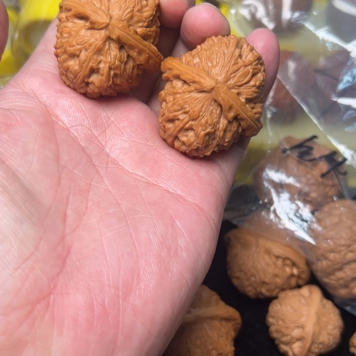 核桃三角白，毕业款，38.5，全品
