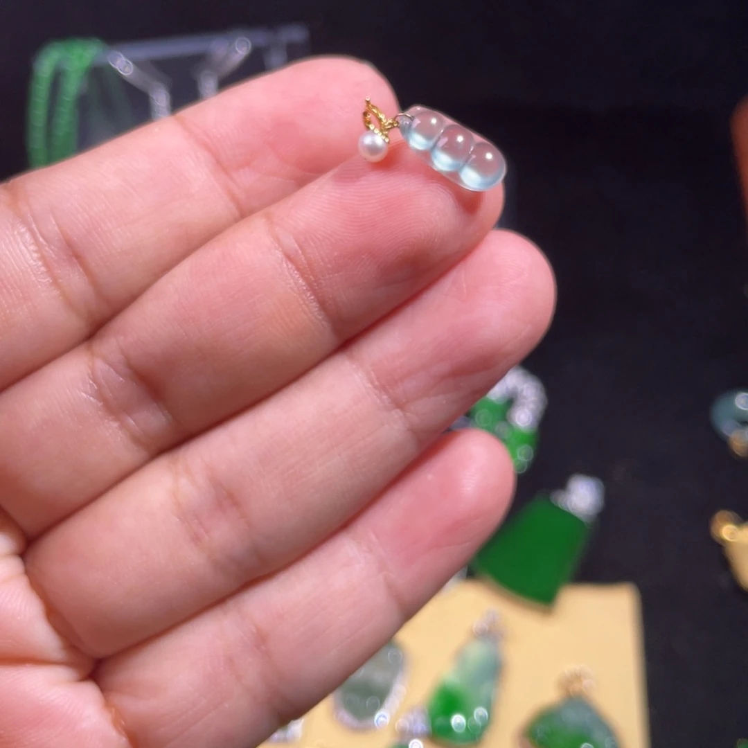 翡翠18K金镶嵌颈饰翡翠