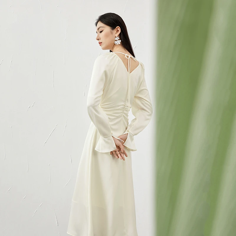 领口镂空设计插肩袖中长款收腰显瘦哑光缎面A字连衣裙53140