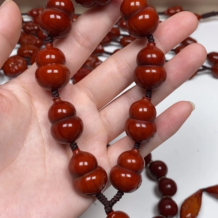 狙***手橄榄核雕刻工艺的发展