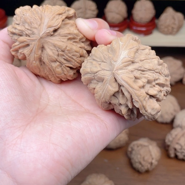 文玩核桃吊坠龙丁三愣全品