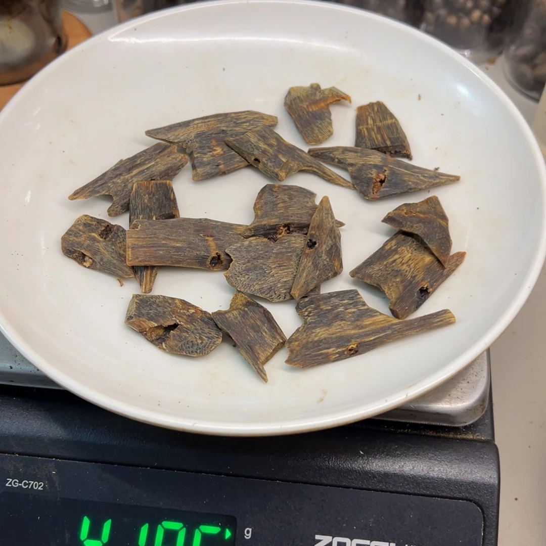 彦***沉香沉香碎屑沉水块料40克