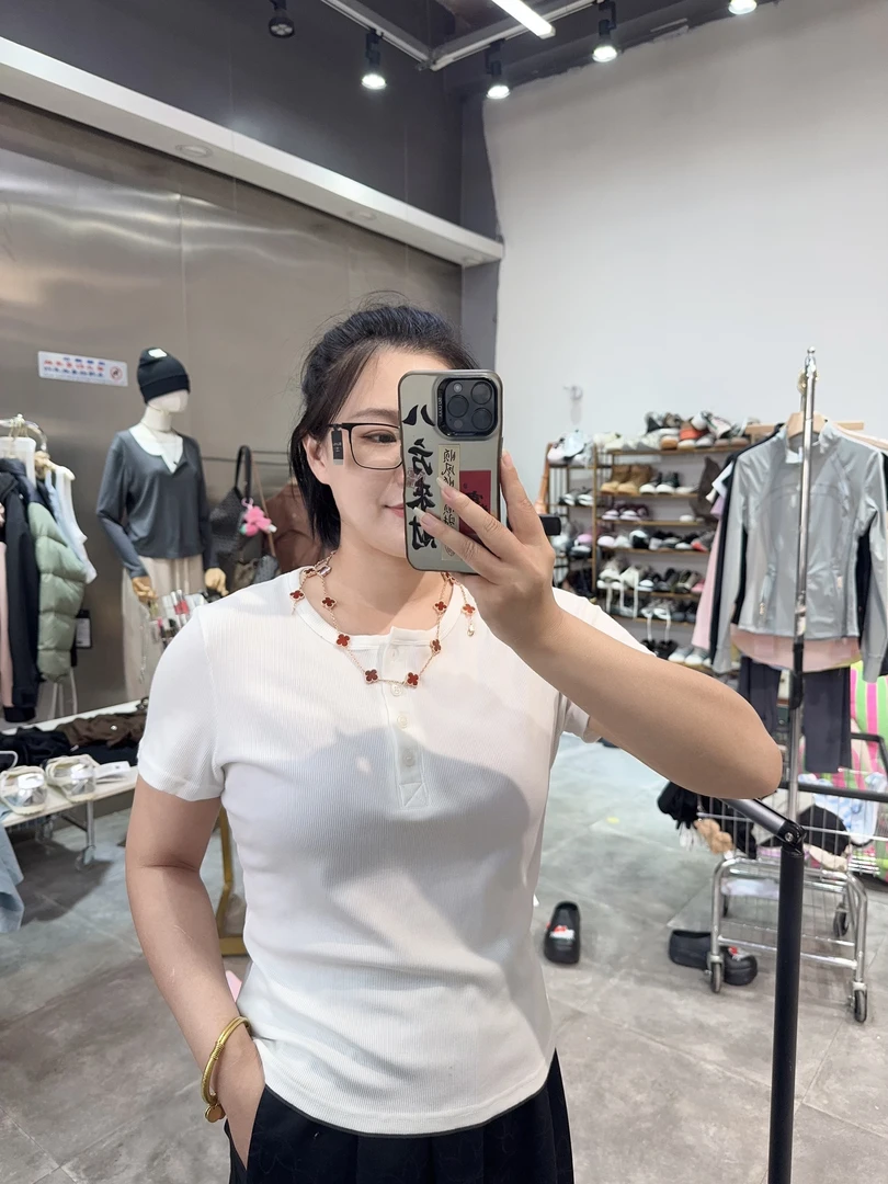 经典不过时 一到夏天就期待的亨利短袖来了   显身材 必备品