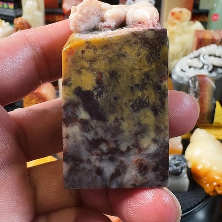 寿山石五彩紫旗降