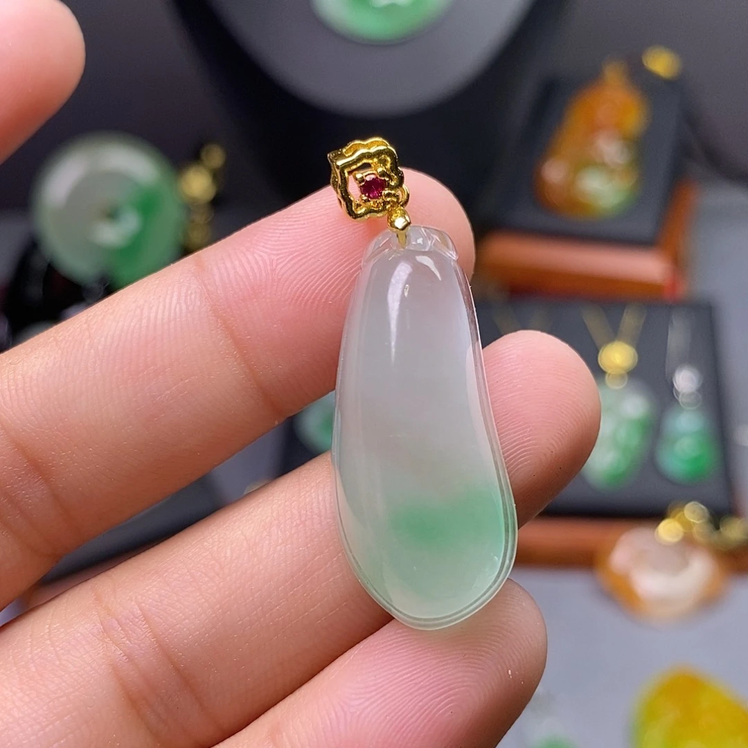 吊坠(赠链)未镶嵌翡翠