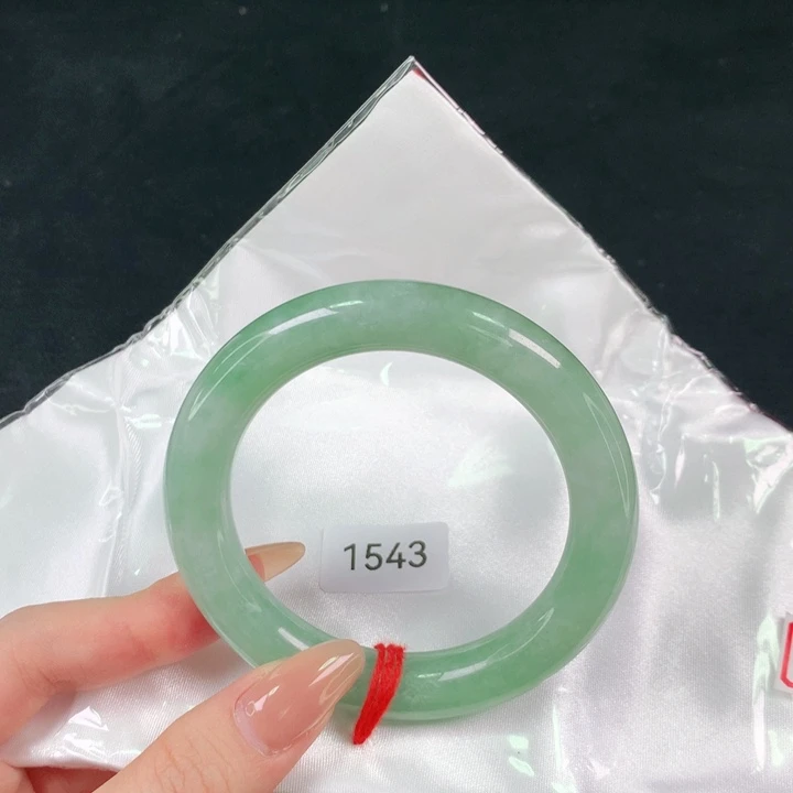 翡翠手镯未镶嵌天然翡翠手镯04