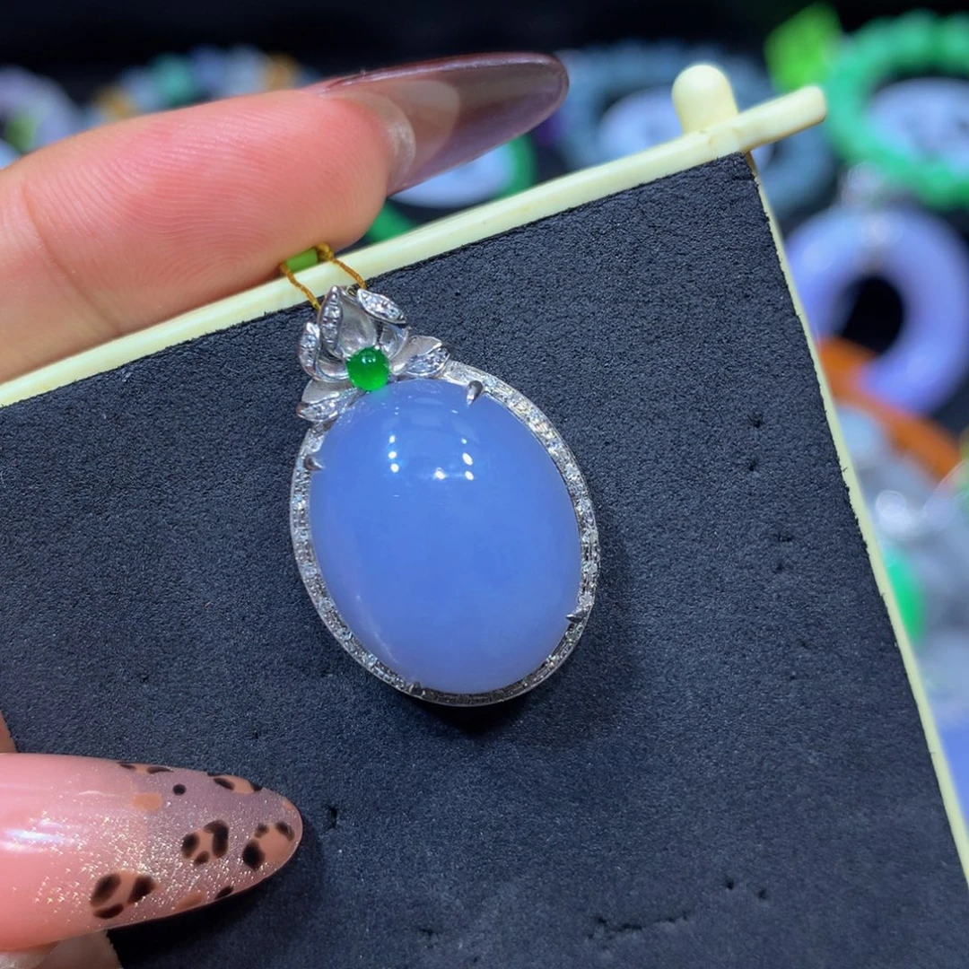 翡翠18K金镶嵌颈饰翡翠