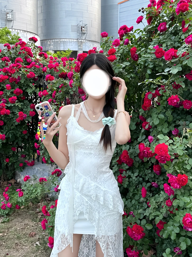 浪漫不规则下摆风辣妹2025吊带裙氛围开叉修身感夏季蕾丝连衣裙