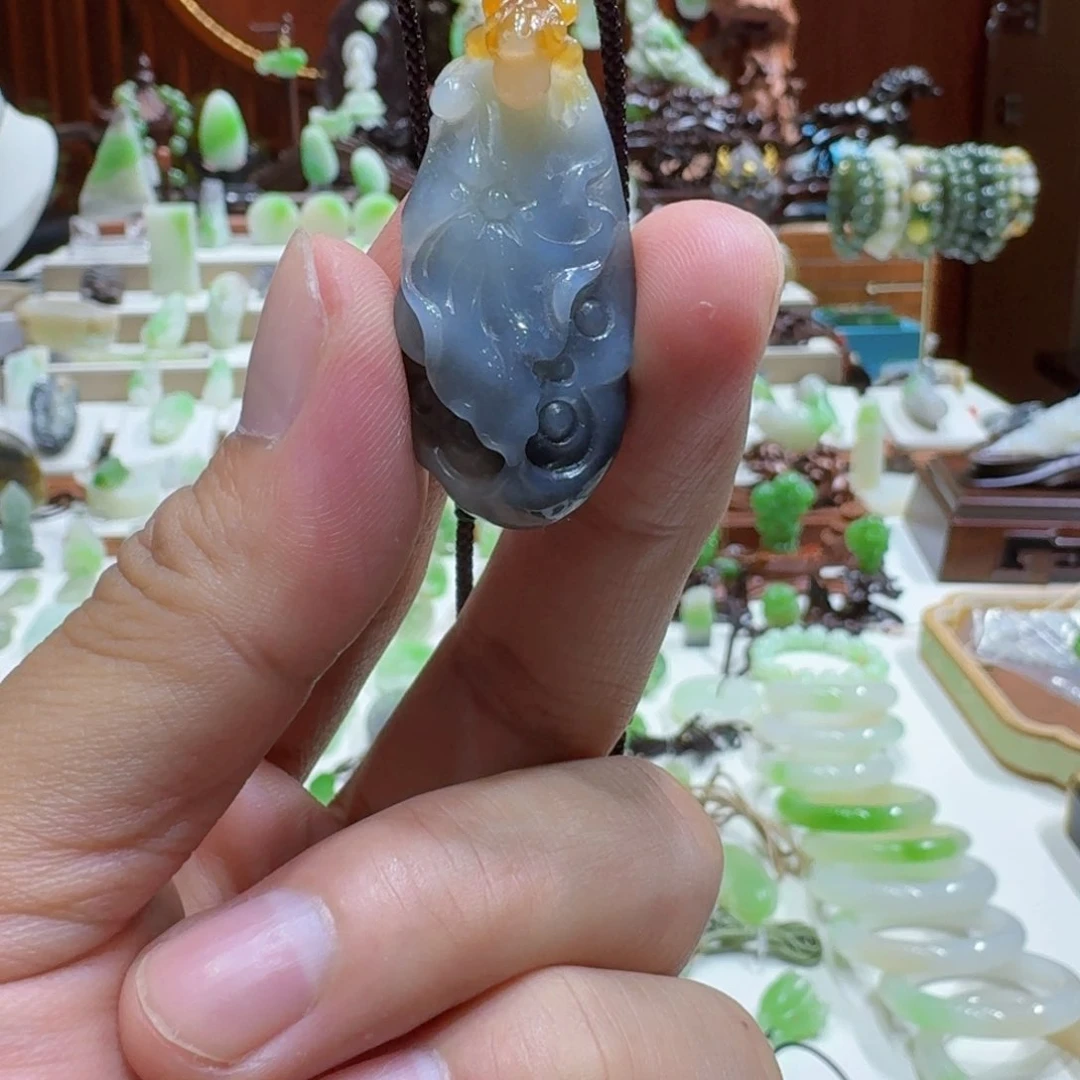 和田玉未镶嵌挂件新疆楼兰三色呱呱来财