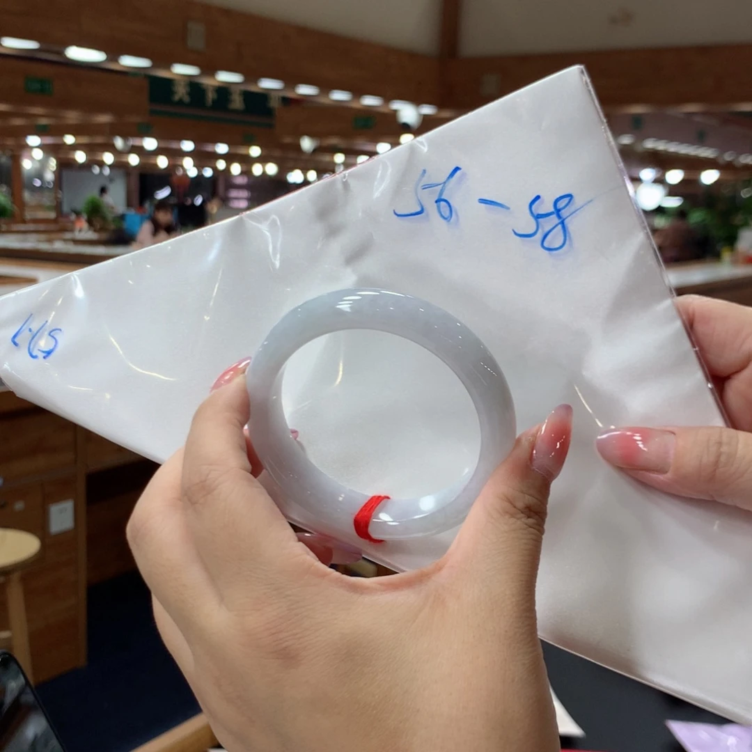 翡翠手镯未镶嵌翡翠