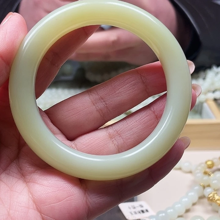 和田玉（糖玉）未镶嵌颈饰