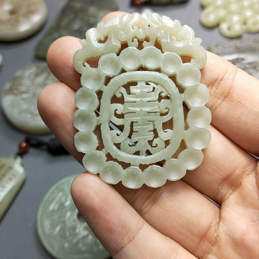 和田玉未镶嵌颈饰