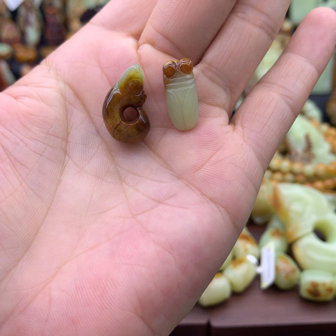 颈饰未镶嵌岫岩河磨玉（透闪石质玉）