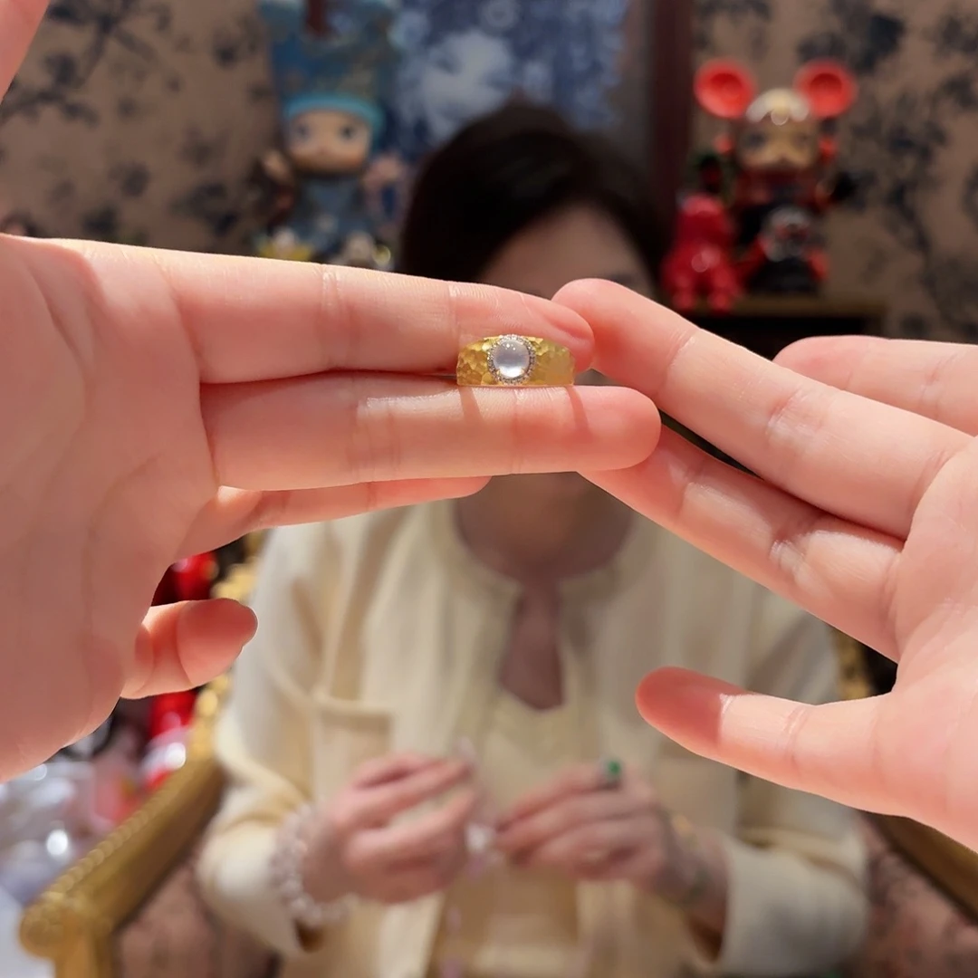 翡翠戒指18K金镶嵌戒指