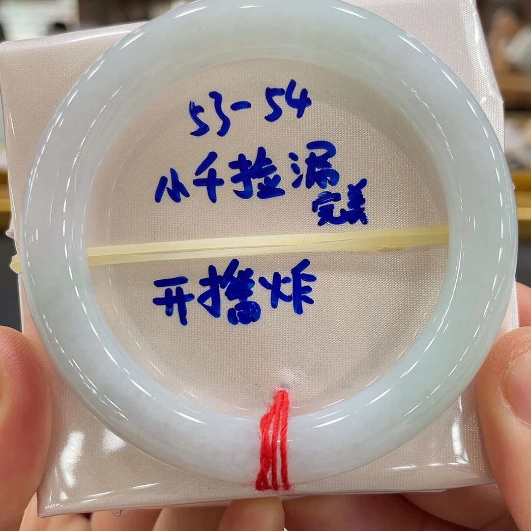 翡翠手镯未镶嵌翡翠手镯