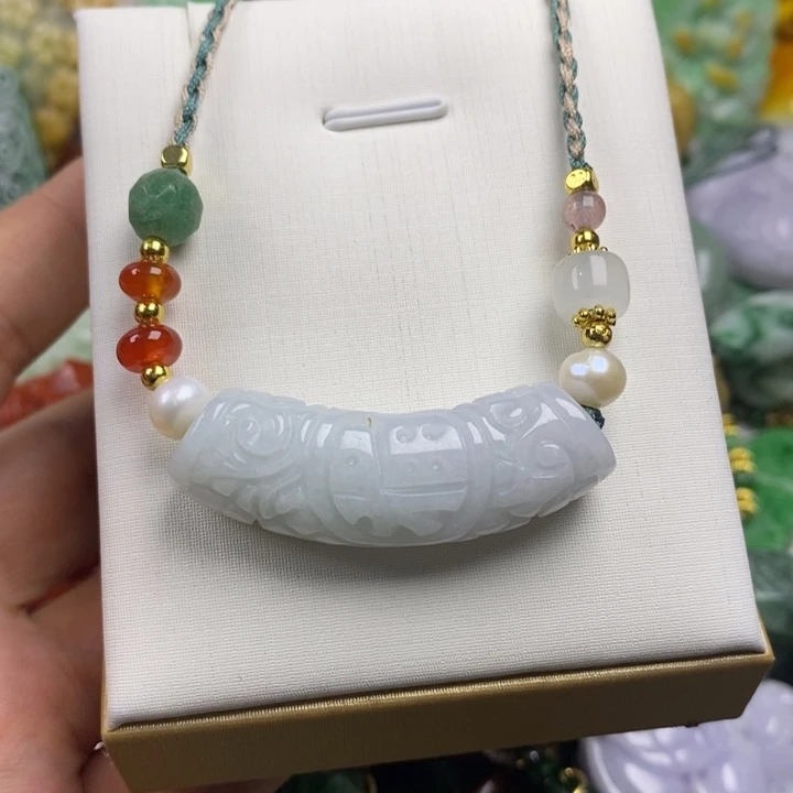 翡翠未镶嵌吊坠(赠链)