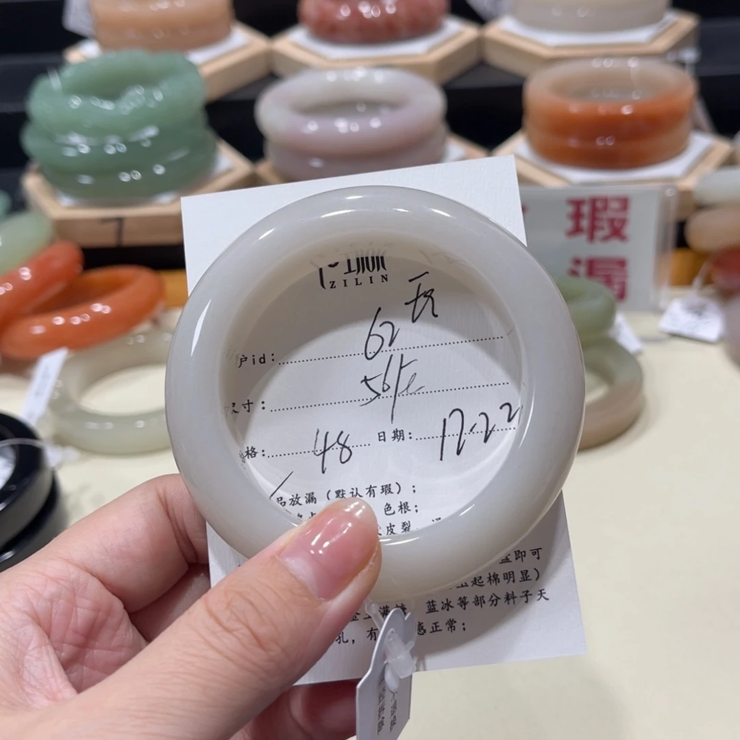 未镶嵌手镯石英质玉