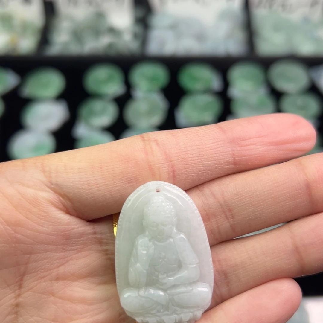 翡翠颈饰未镶嵌观音