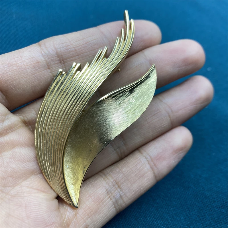 合金胸针 trifari金色叶片胸针1-1【2070326-014】