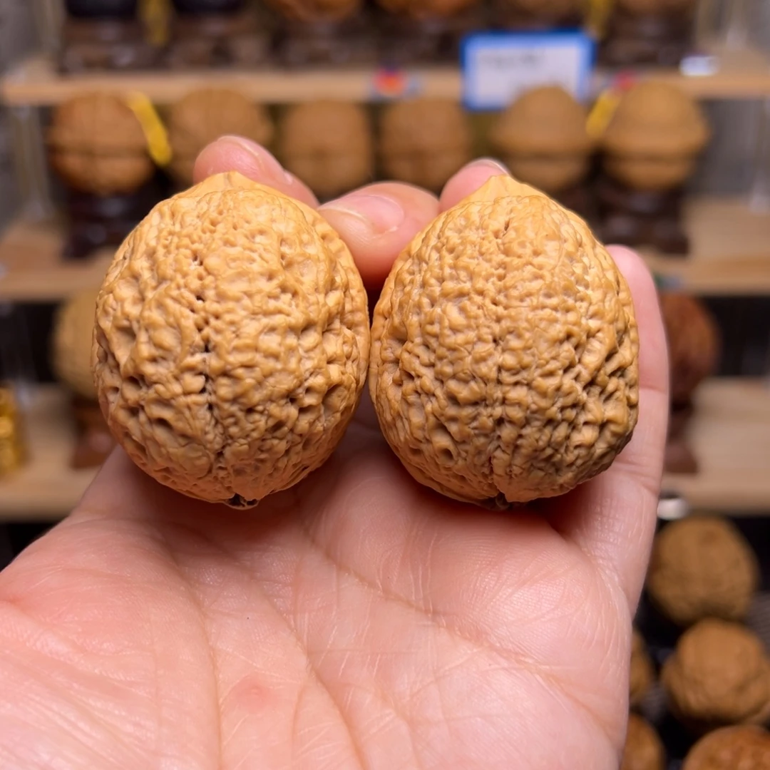 ぐ***ゞ文玩核桃把件2w鱼子纹绣球