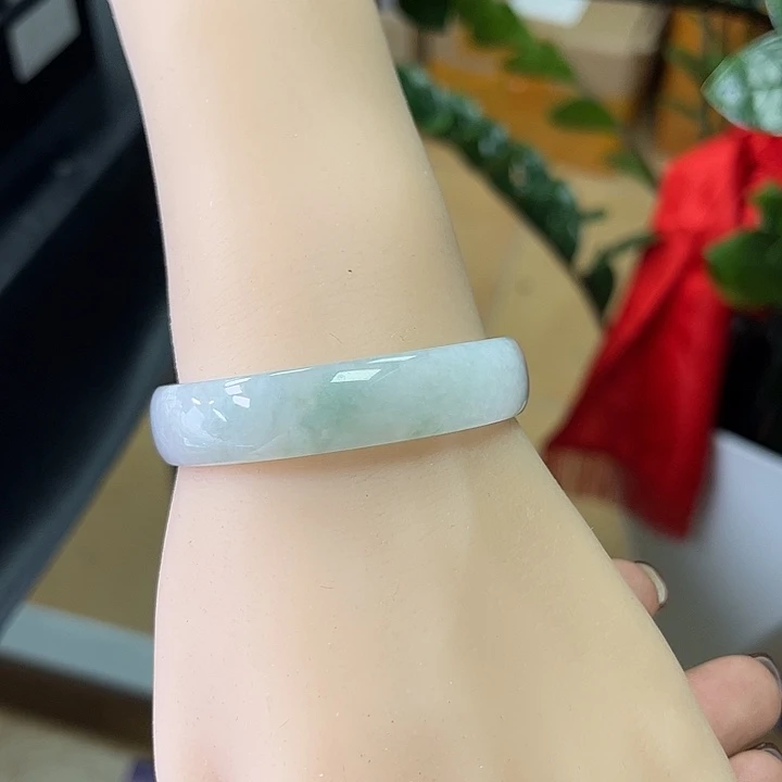 翡翠手链未镶嵌小瓶子