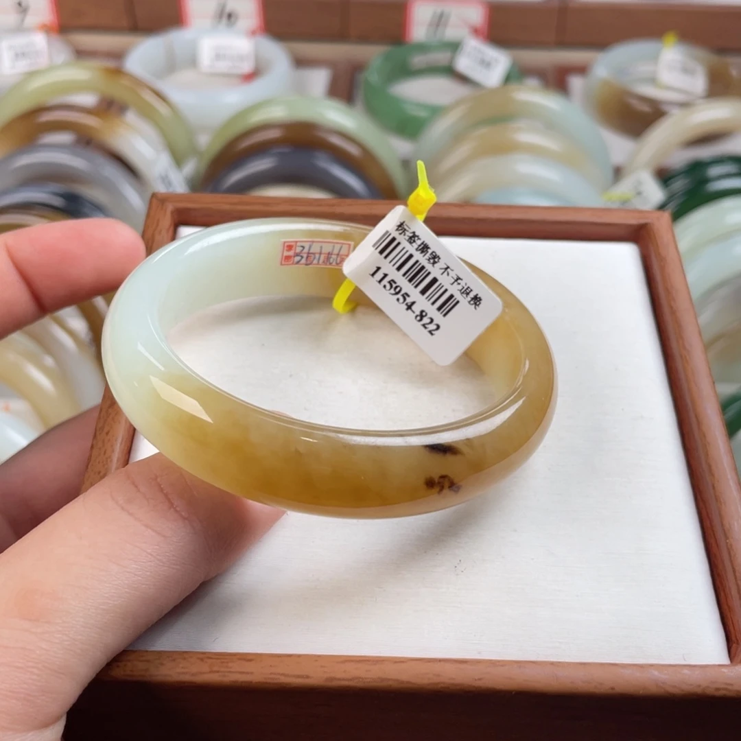 【闪购商品】和田玉手镯（贵妃镯）未镶嵌56.5.10