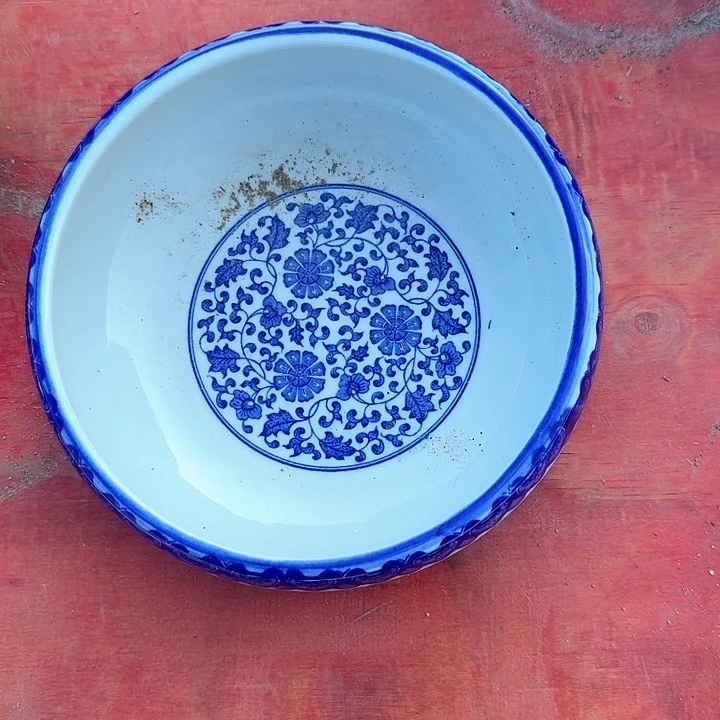 瓷片直径20厘米，高度7厘米