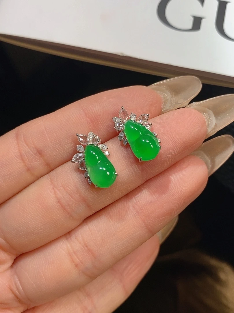 【拾玥珠宝】天然缅甸翡翠A货 高冰阳绿福豆耳钉