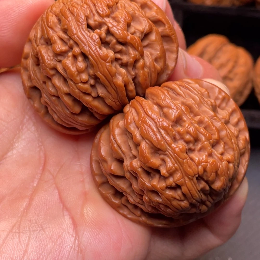 文玩核桃把件秦岭野生核桃