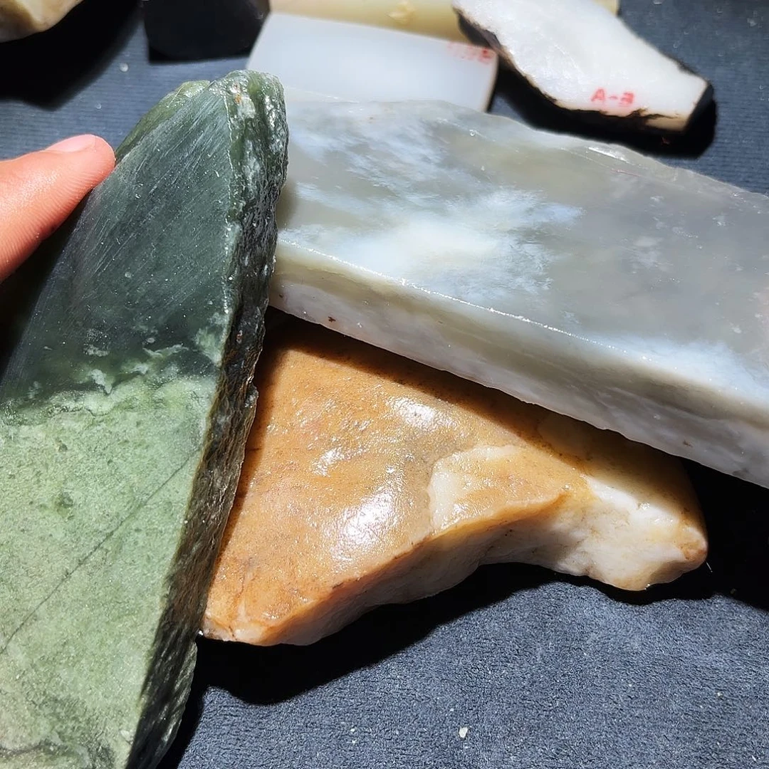 和田玉未镶嵌珠宝奇石