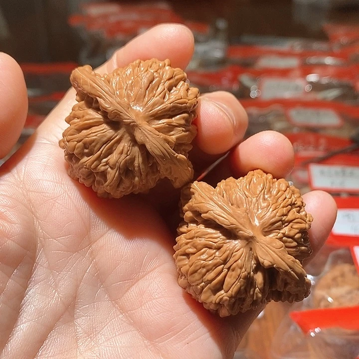 文玩核桃吊坠有**苦四座楼