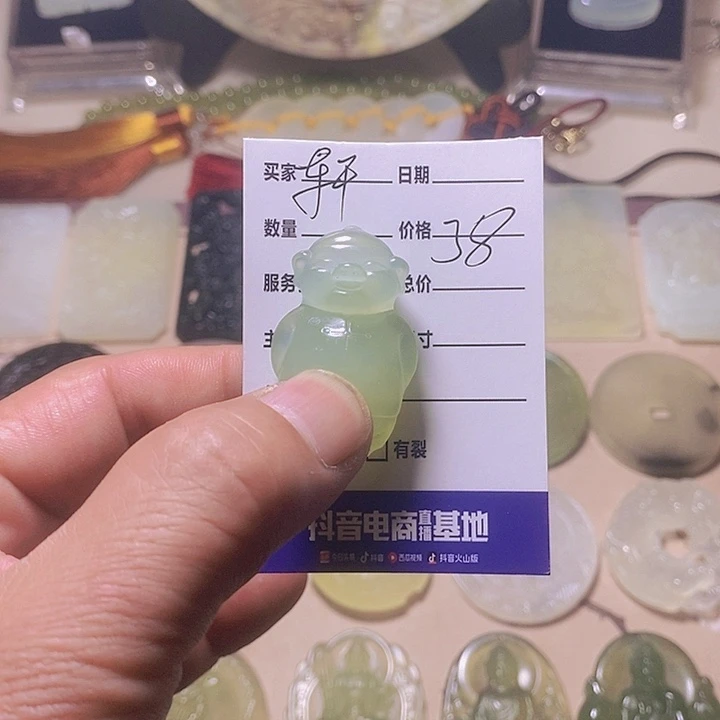 蛇纹石玉颈饰合金轩