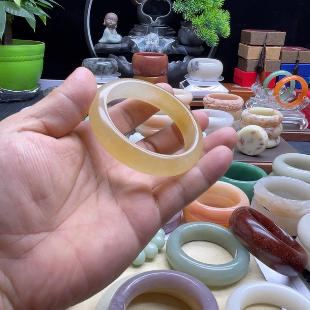 石英岩玉未镶嵌手镯