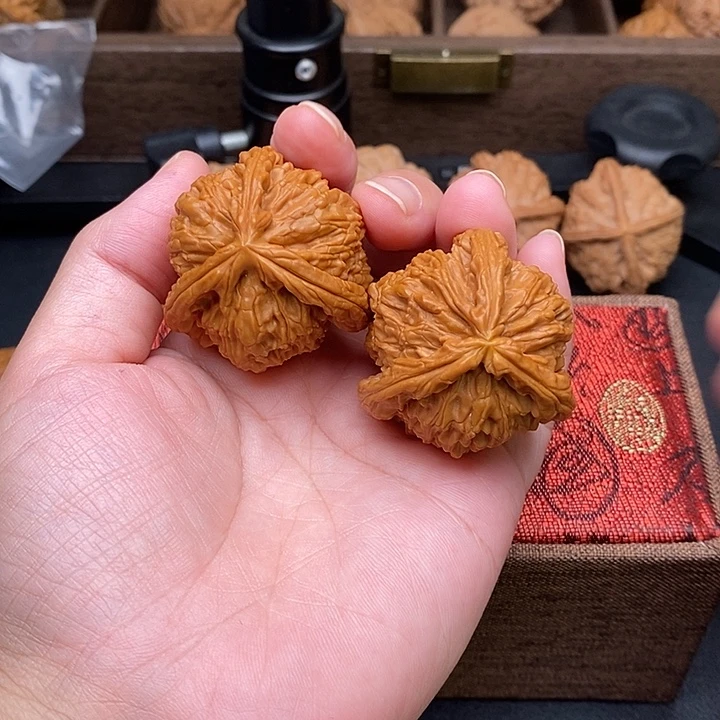 天***空把件文玩核桃白奔