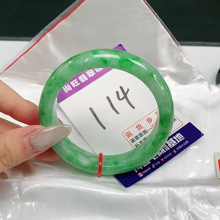 翡翠手镯未镶嵌翡翠12