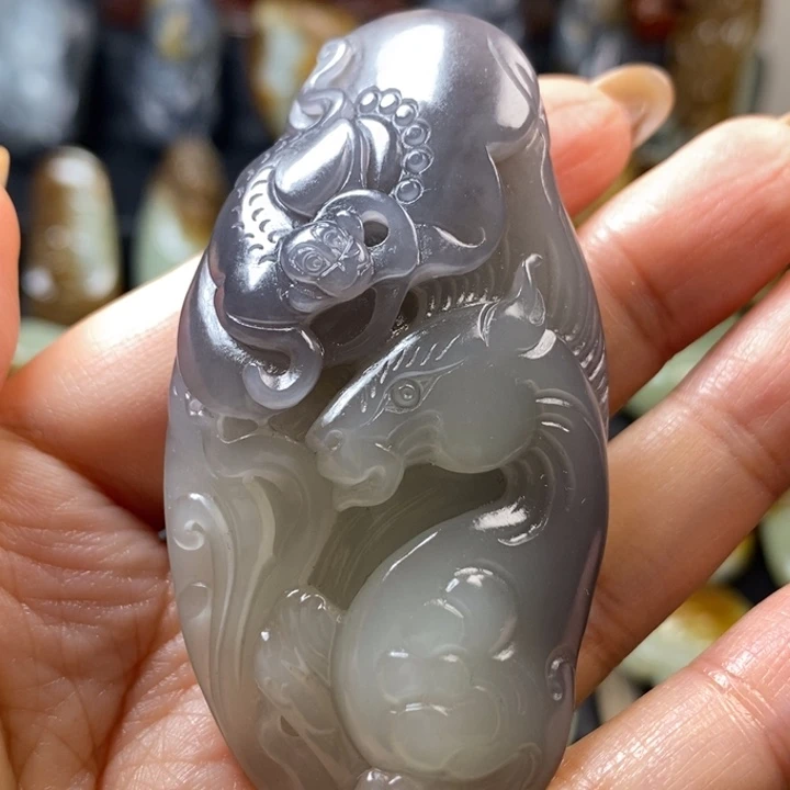 和田玉未镶嵌把件