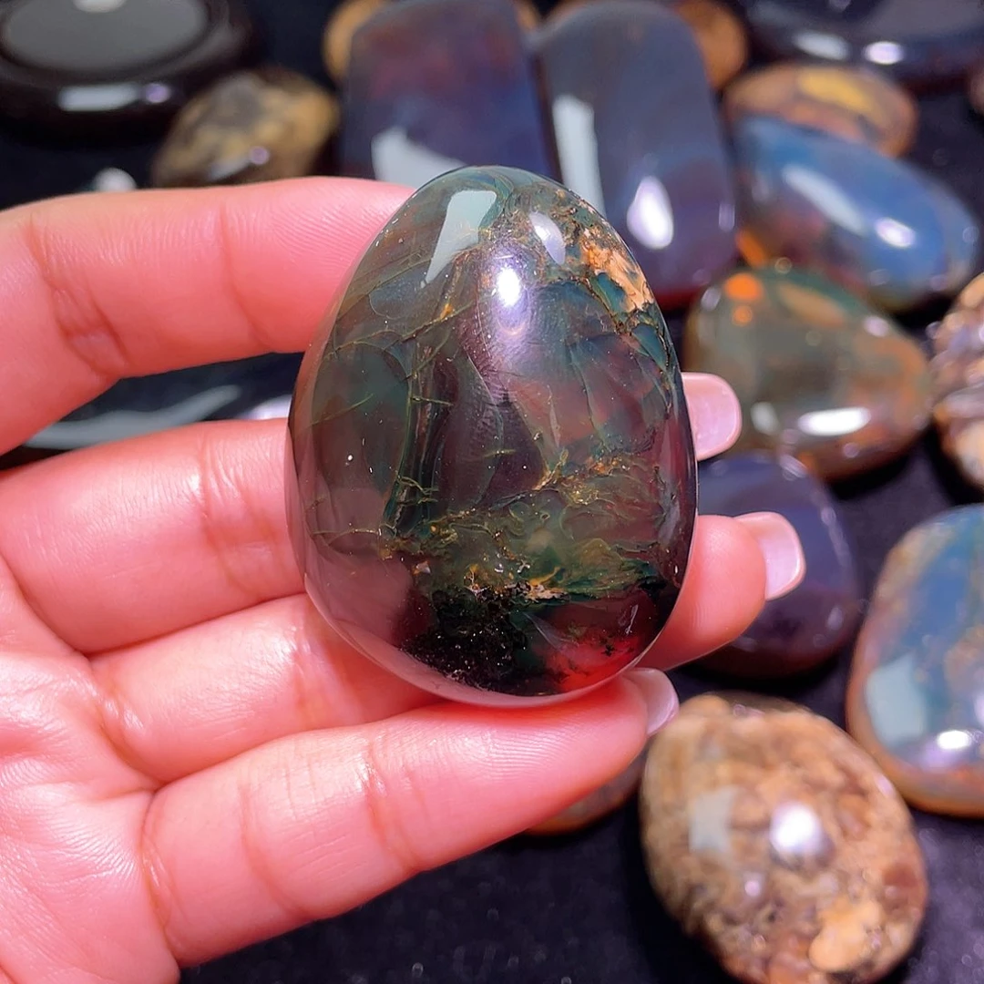 琥珀裸石未镶嵌？