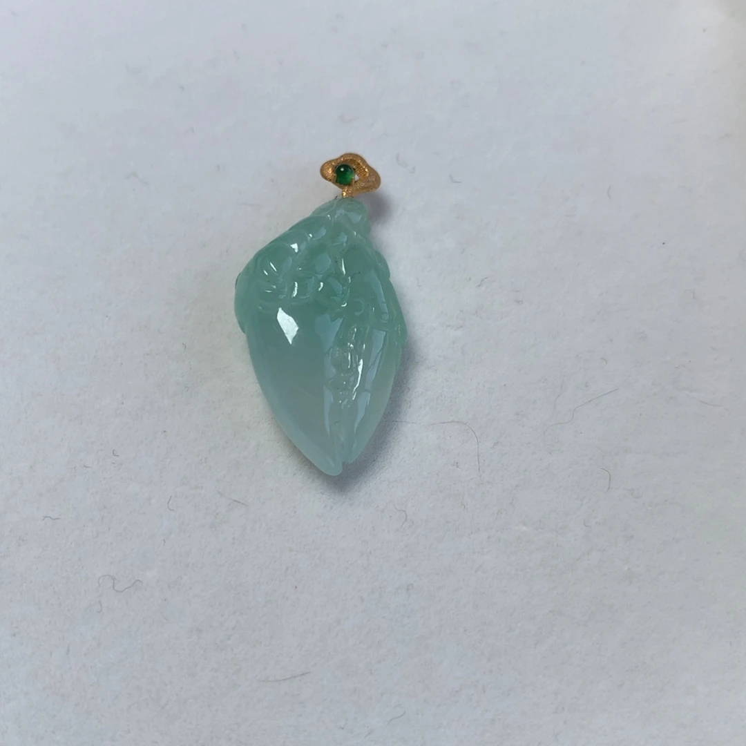 翡翠18K金镶嵌颈饰钒