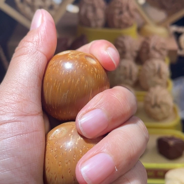 吊坠桃核实心紫金鼠