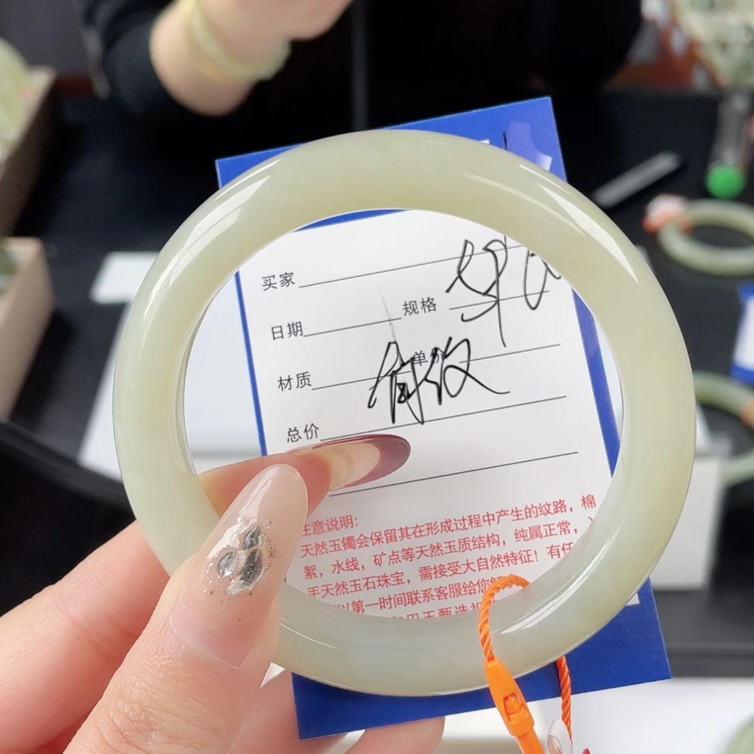 和田玉手镯未镶嵌