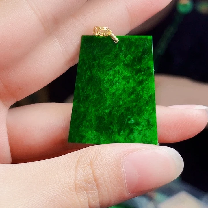 翡翠18K金镶嵌颈饰多样性