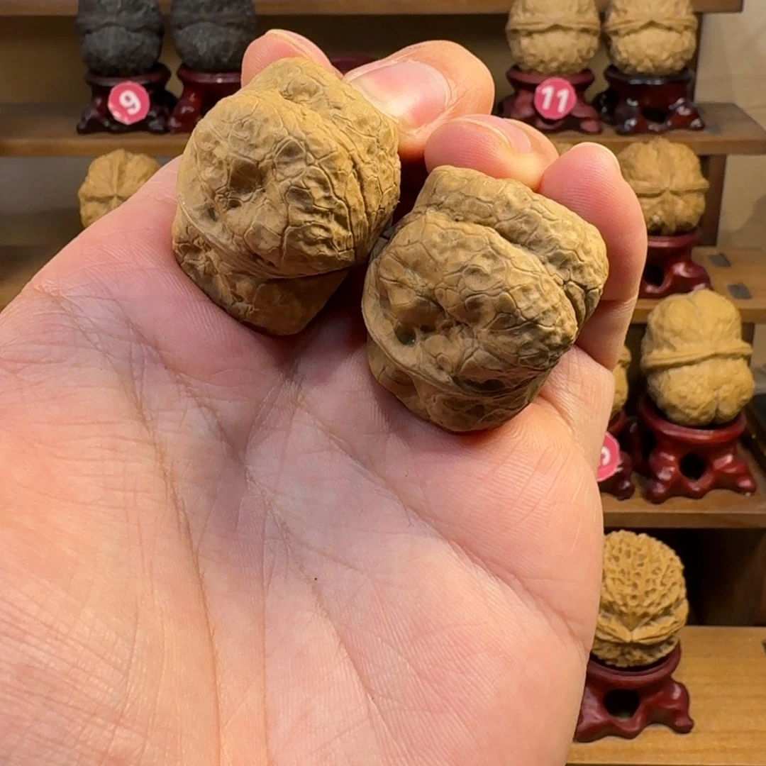 铁核桃把件肌肉尊金蟾三棱