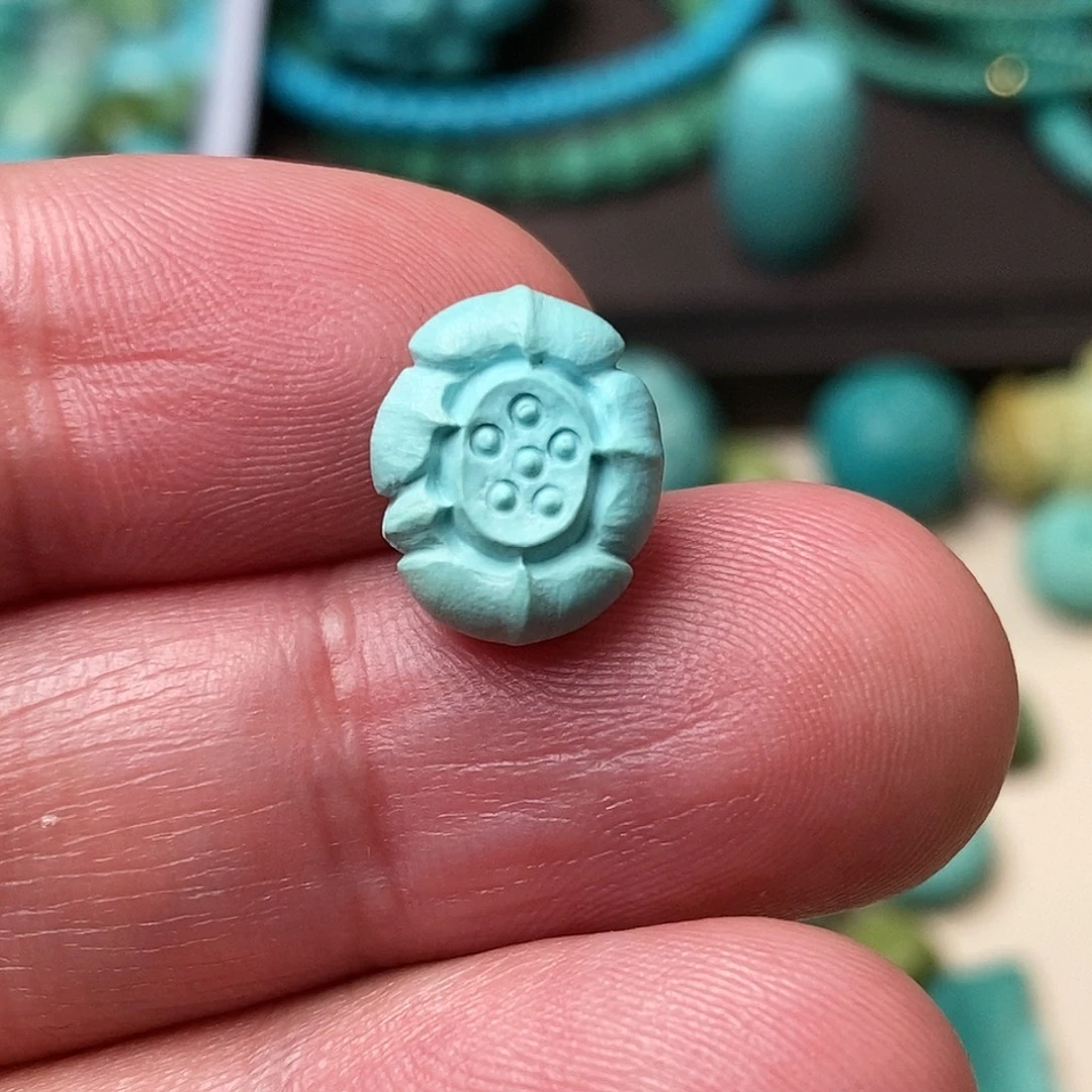 绿松石未镶嵌颈饰