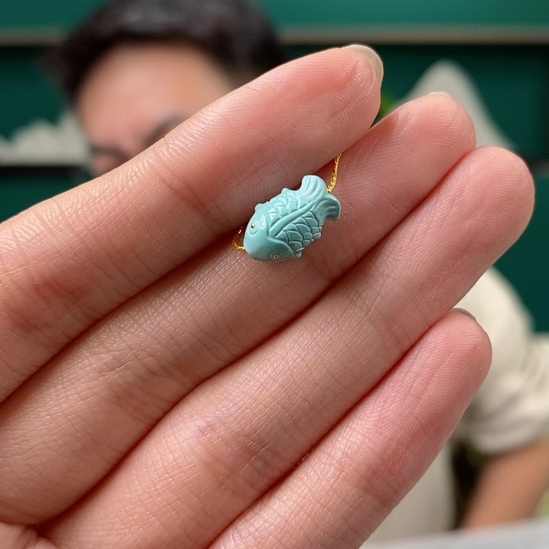 ****高绿松石未镶嵌珠宝奇石