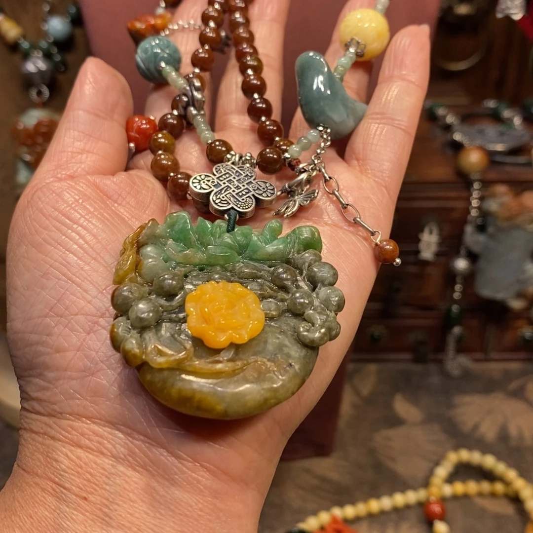 翡翠吊坠(赠链)未镶嵌