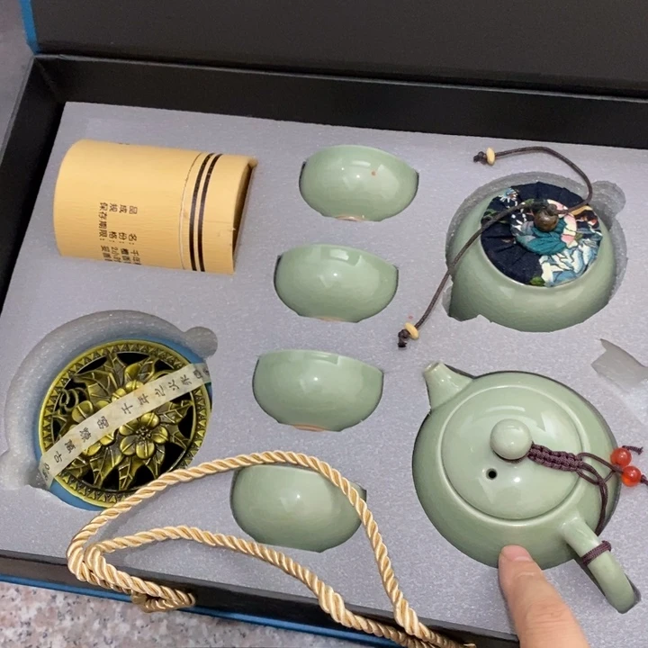 陶瓷艺术品及陶瓷壶