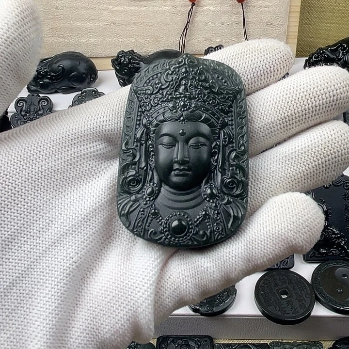 颈饰未镶嵌和田玉（青玉）